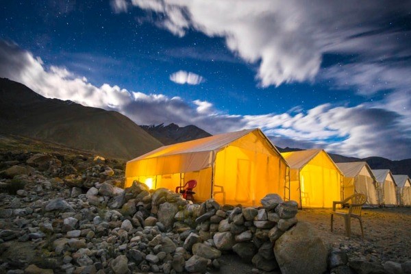 Camping in Ladakh: Best Sites and Tips for an Unforgettable Experience